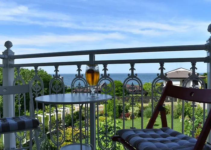 синя луна 4*